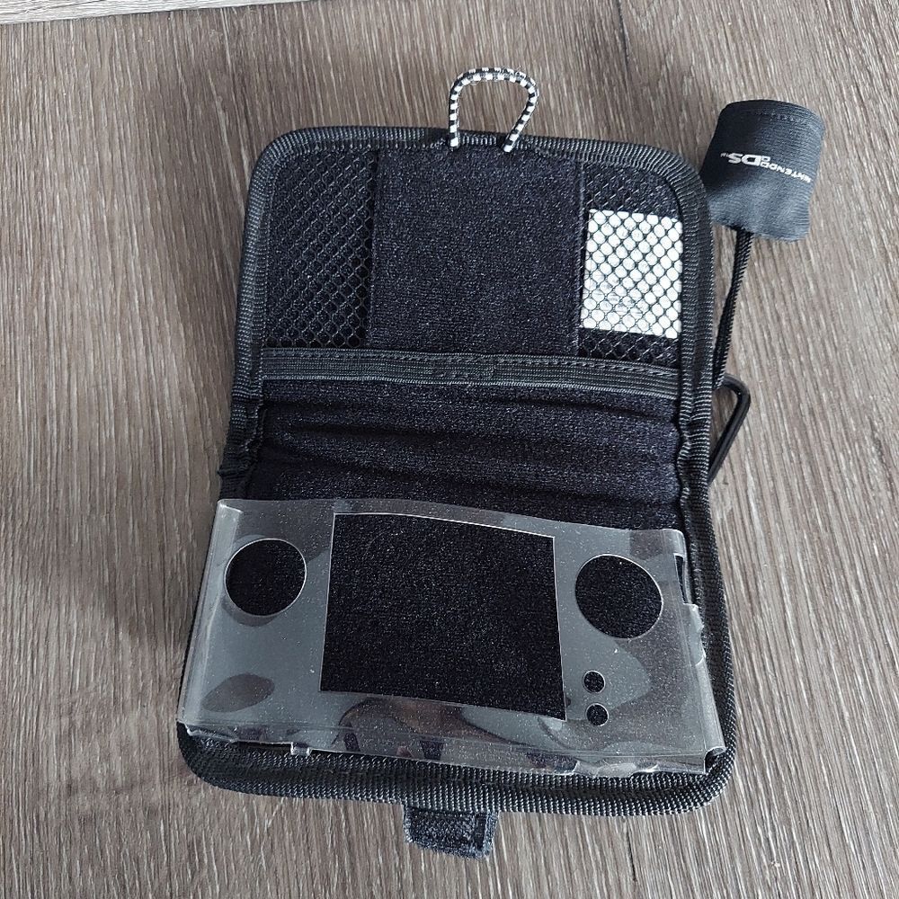 Nintendo DS Carrying Case - Picture 4 of 10